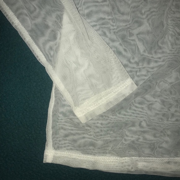White mesh button up top - Picture 3 of 4